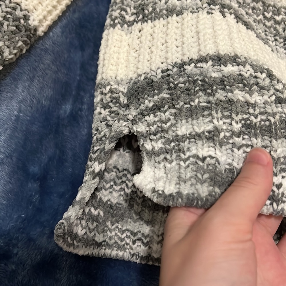 Cropped sweater - Picture 3 of 3